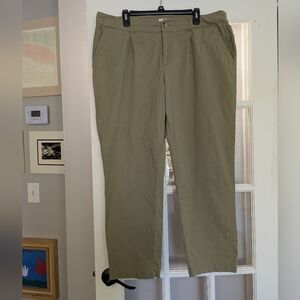 A New Day Green Khaki Crop Pants | Women’s Size 18 | Stretch Ankle Pant
